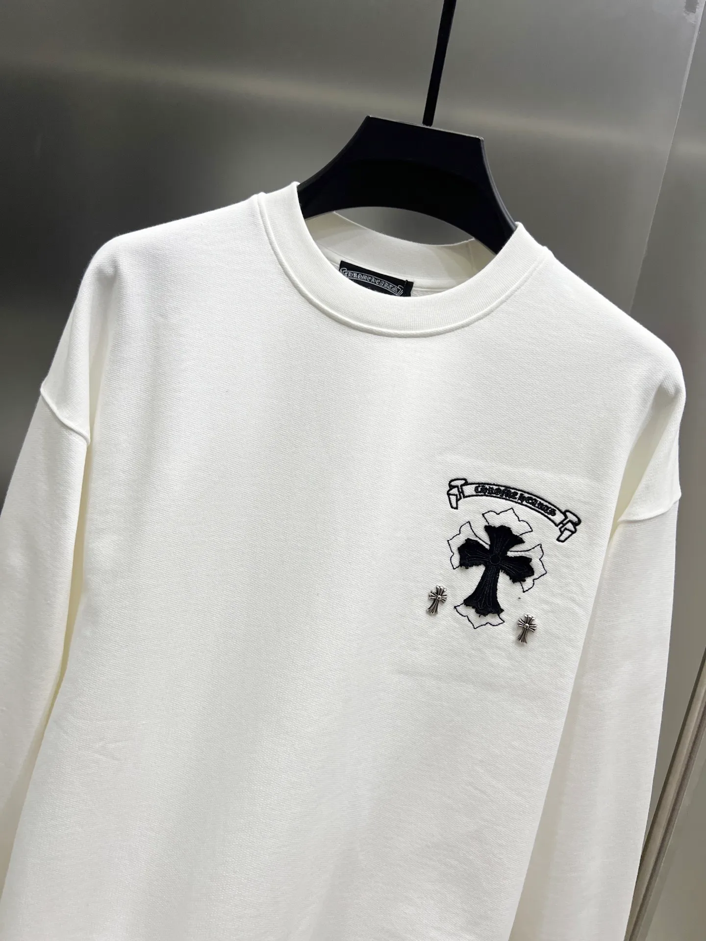 🅿️310 CH Cro 2025 autumn and winter new style, customized 430g double yarn plain fabric, round neck long-sleeved sweatshirt, cross three-dimensional embroidery technology + cross patch hardware, the real thing is great🔥Same style for men and women, loose version, size S M L XL XXL five sizes black white
